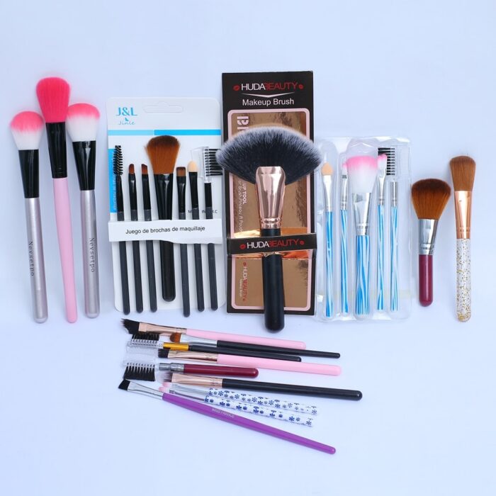 Glamour Manila brings a very interesting and affordable makeup brushes deal of 250 gram